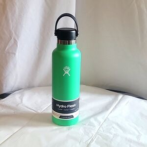 NWT HYDRO FLASK WATER BOTTLE STANDARD MOUTH